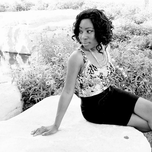 Meet your Posher, Adrienne - Picture 6 of 11